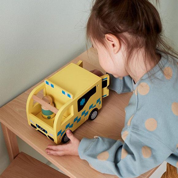 Wooden ambulance Kids Concept aiden στο Bebe Maison